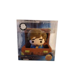 Épargnez avec Newt Scamander et son sac à créatures -Noble Collection Alitek. Un objet de collection des Animaux Fantastiques pour les fans -Noble Collection Alitek.